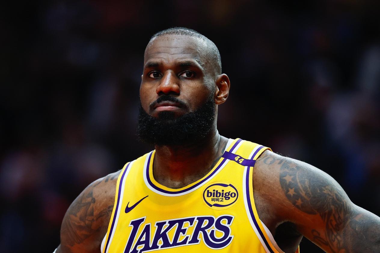 重新开始凌晨打卡！詹姆斯更新动态，凌晨5点43分打卡训练