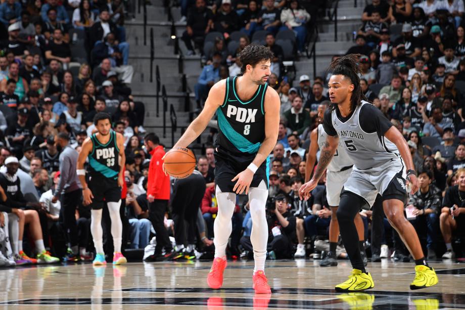 [图]阿夫迪亚29+11+10杨瀚森2分 开拓者险胜马刺